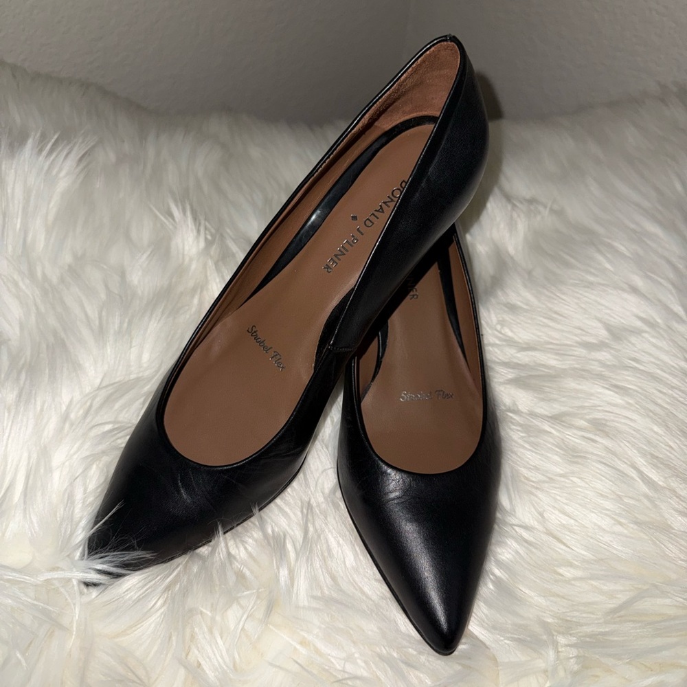 Donald J. Pliner Black Leather kitten Heels